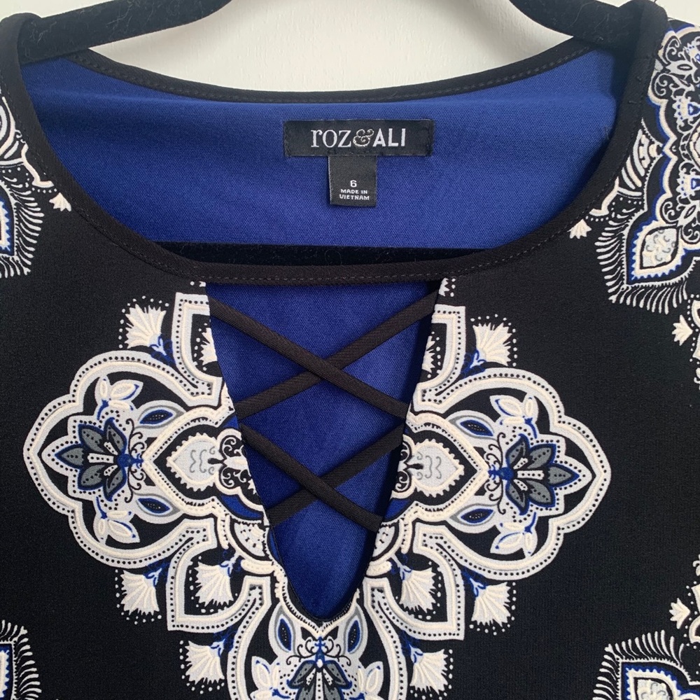 👗 Beautiful printed dress - Picture 2 of 5